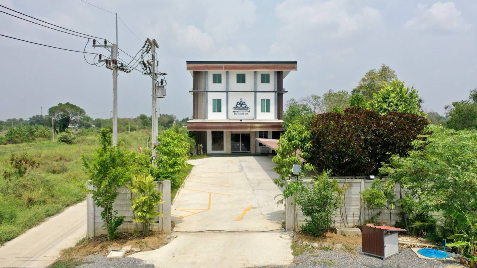 The drive up to the building