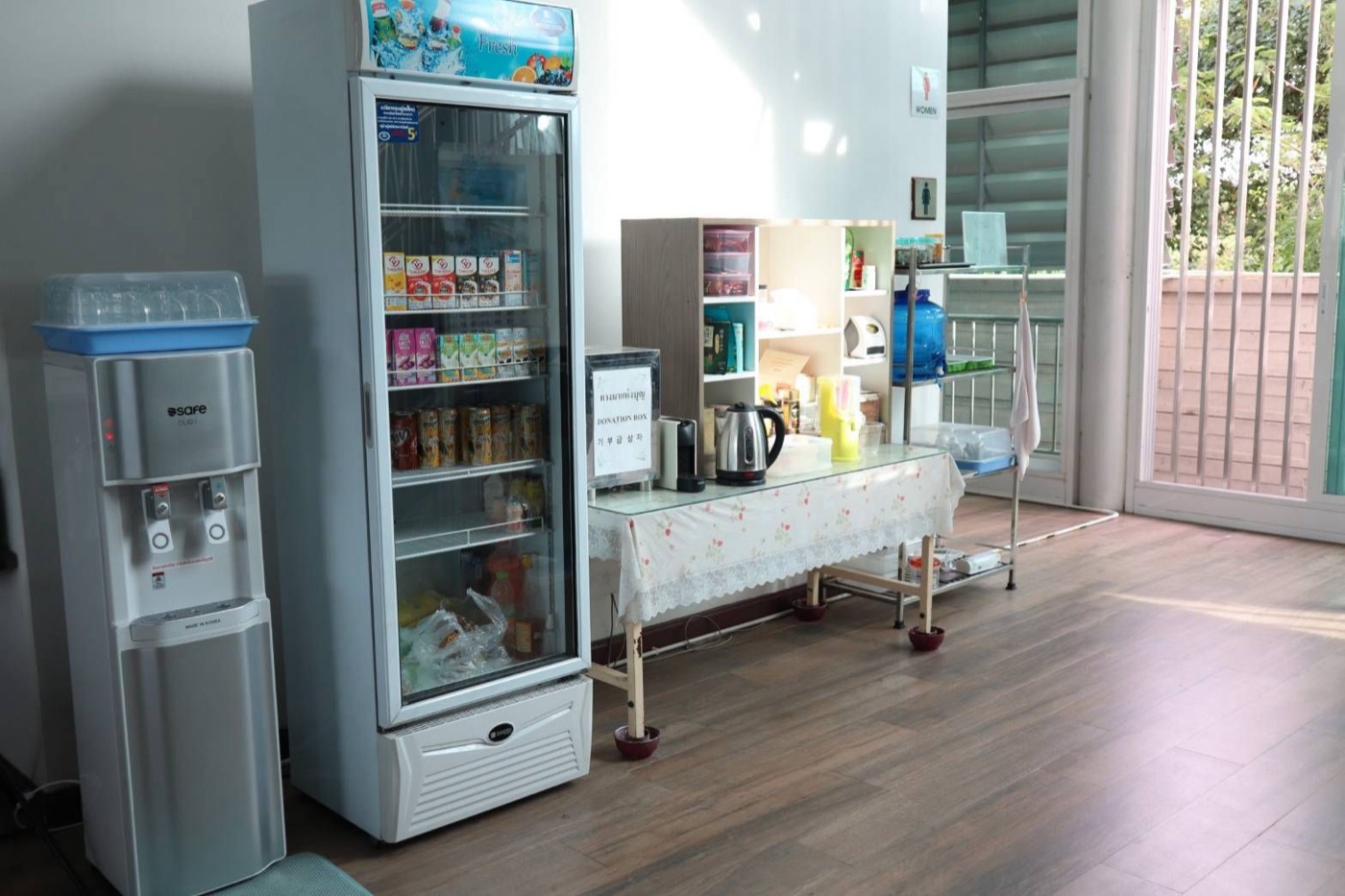Water dispenser, fridge and tea corner