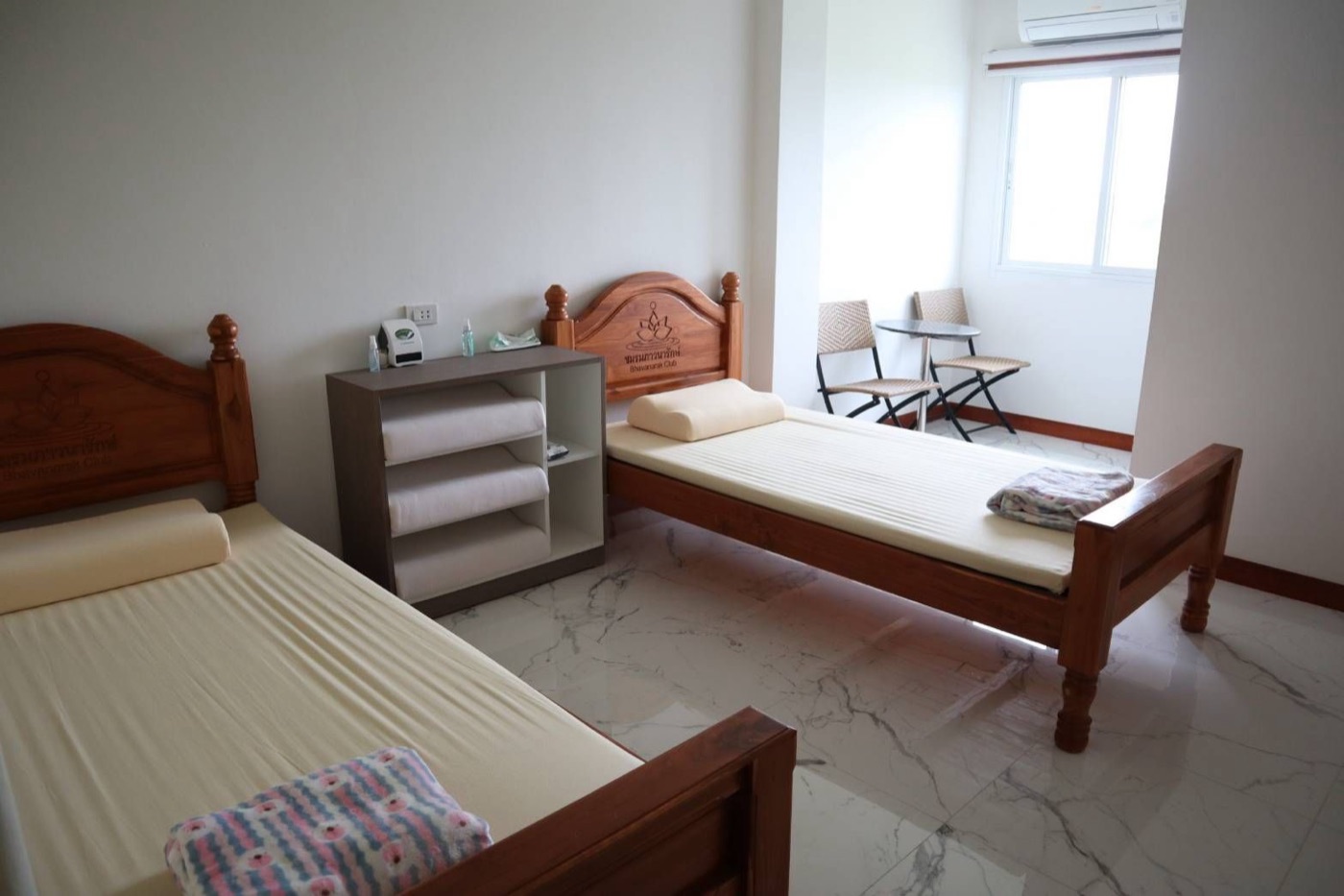 Twin room with air conditioning